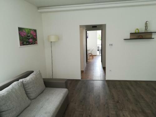 Hajnal Apartmanh�z
