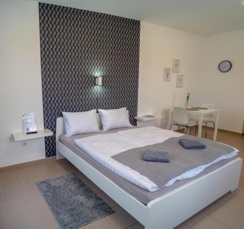 East Side Corner - Apartment 2