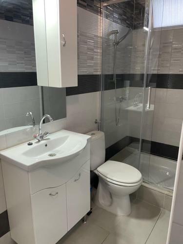 Adam Apartman