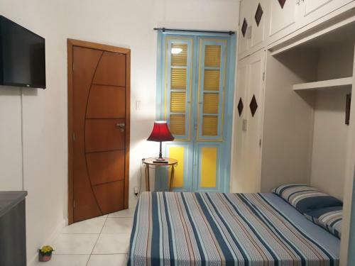 Apartamento Edificio Alone Com Terra�o Na Quadra Da Praia, Espa�oso E Silencioso