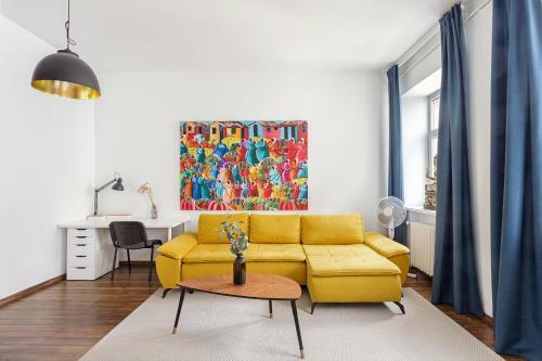 New Quiet Cozy City Center Apartment