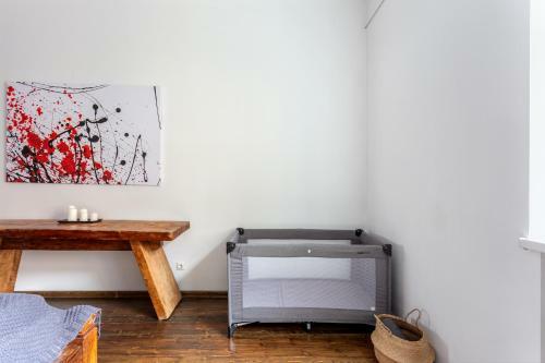 New Quiet Cozy City Center Apartment