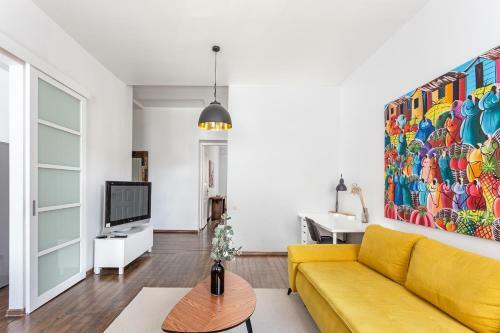 New Quiet Cozy City Center Apartment