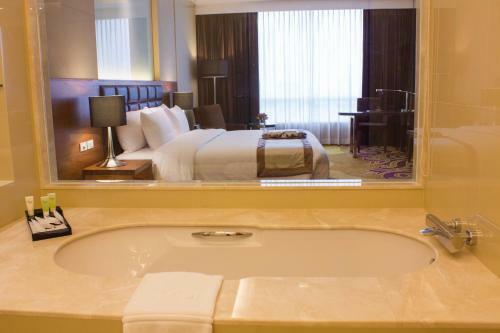 The Grand Fourwings Convention Hotel Bangkok