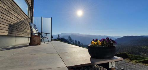 Tiny Mountain Cabin With A Panoramic View