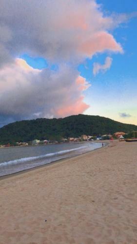 Casa Enseada Pr�ximo Ao Mar E Com�rcios
