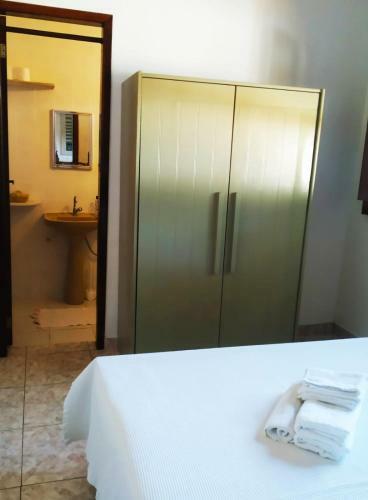 Lindo Chal� Com Piscina E Churrasqueira Em Ita�na