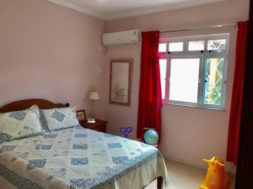 Casa Com 3 Quartos E 4 Banheiros 400m Da Praia