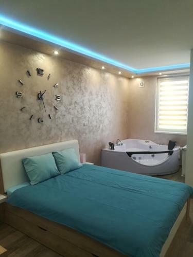 Hostal Jacuzzi Room