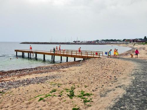 Stuga M Havsutsikt & 50m Till Strand
