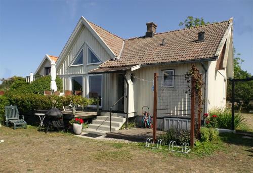 Stuga M Havsutsikt & 50m Till Strand