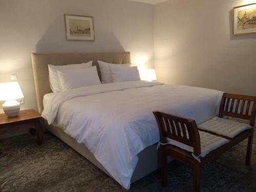 Hostal May House