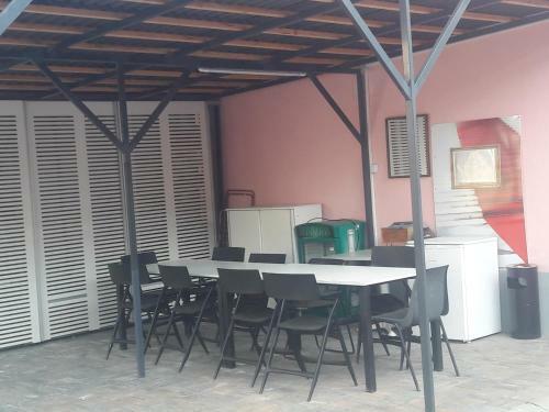 4-sp�l?ov� Chata