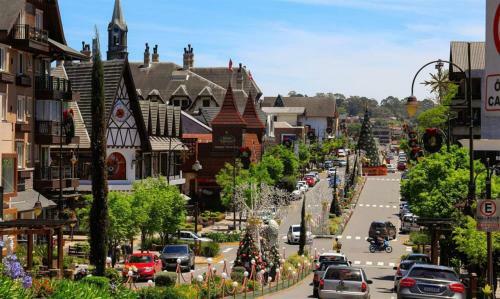 Grey House, Pr�ximo A Gramado E Ao Templo Budista