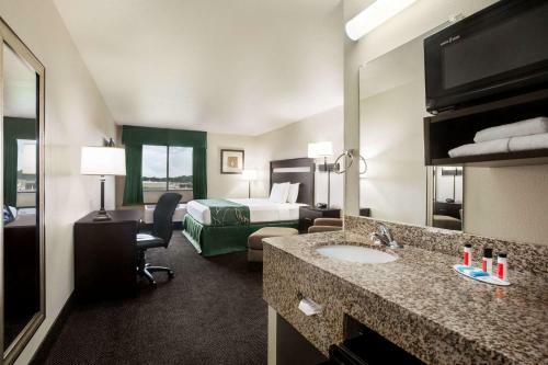 Motel Oak Tree Inn Livonia West