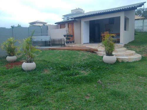 Casa Com Bangal�s Agrad�vel E Tranquilo