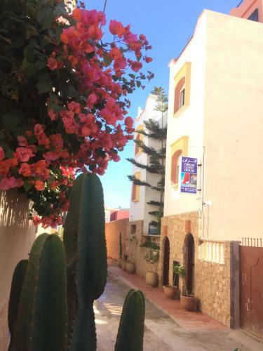 Hostal Itrane Guest House