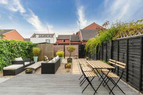 A Cheerful Three Bedroom House In Leafy Lytham