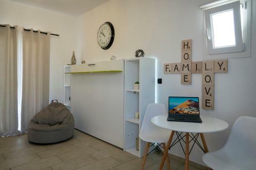 Glaros Luxury Apartments In Folegandros