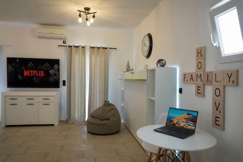 Glaros Luxury Apartments In Folegandros