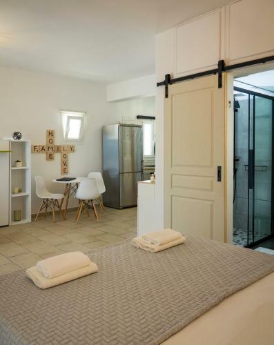 Glaros Luxury Apartments In Folegandros