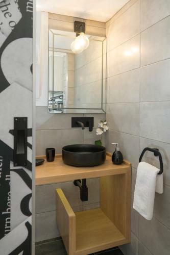 Glaros Luxury Apartments In Folegandros