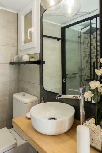 Glaros Luxury Apartments In Folegandros