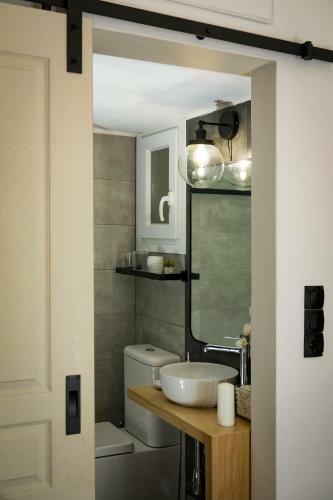 Glaros Luxury Apartments In Folegandros
