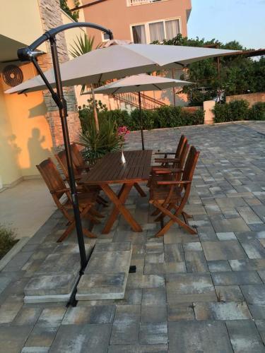 Apartments With A Parking Space Makarska - 16496