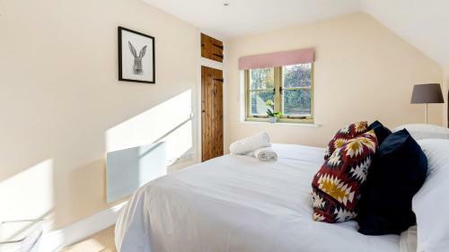 Modern Apartment Off Burford High Street