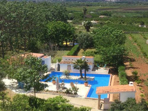 Preciosa Casa Con Enorme Parcela Y Piscina Privada