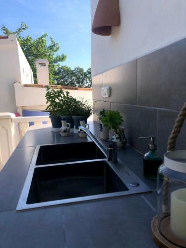 Preciosa Casa Con Enorme Parcela Y Piscina Privada