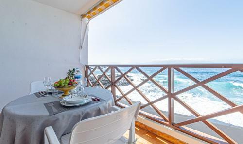Oceanfront Neptuno Apartment