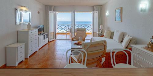 Oceanfront Neptuno Apartment