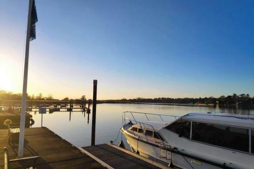 Beautiful 2 Bedroom Bungalow Oulten Broad