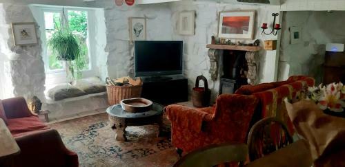 Cozy Carbence Cottage