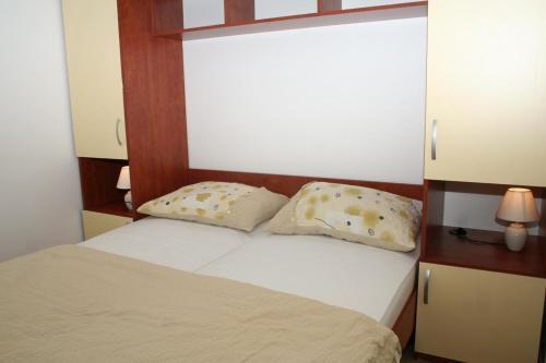 Apartments By The Sea Bilo, Primosten - 3090
