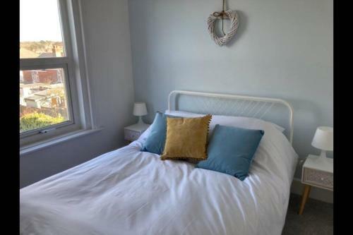 No43: Versatile 4br Coastal Home With Summer House
