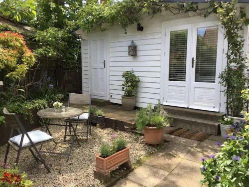 Bed & Breakfast Garden Studio