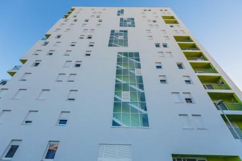 Sky Split Apartment