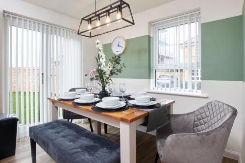 Fantastic Brand New 3br House Wparking Sleeps8