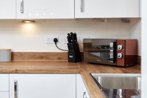 Fantastic Brand New 3br House Wparking Sleeps8