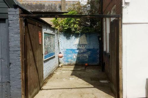 Seascape - Waterfront Apartment, Glorious Views And Parking