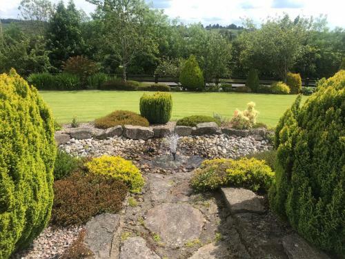 Tranquil Countryside Bungalow With Private Garden!