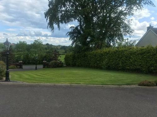 Tranquil Countryside Bungalow With Private Garden!