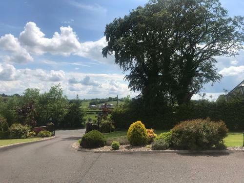 Tranquil Countryside Bungalow With Private Garden!