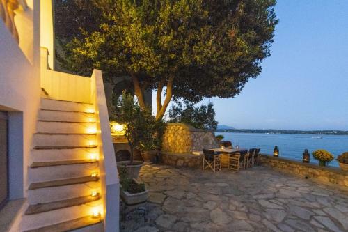 Beachfront Spetses Spectacular Fully Equipped Traditional Villa Familiesgroups