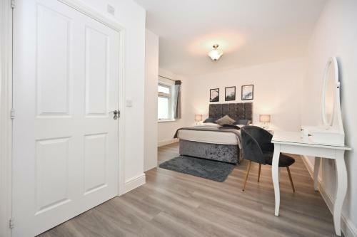 Luxury 2 Bedroom, 2 Bath Apartment, Prime Location