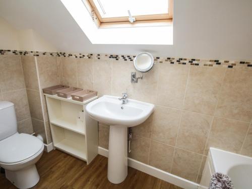 16 Cefn Cwmwd Cottages