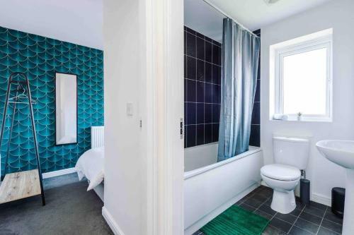 5 Bedroom House Manchester Hosted By Mcr Dens